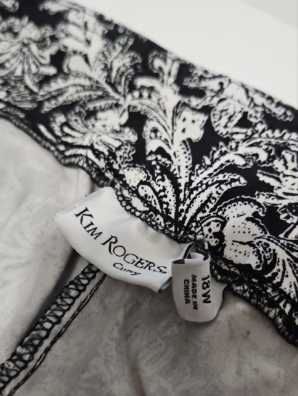 Kim Rogers Curvy Black and White Floral Print Capris Size 18W